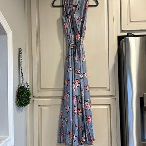 Size large, flowery polyester material slits on both sides of the front